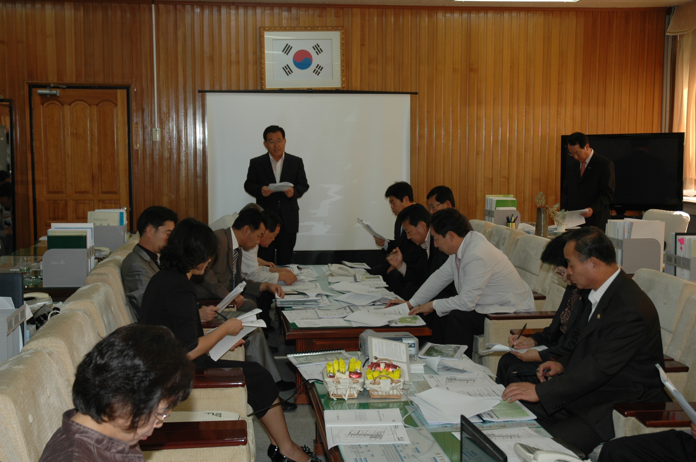 9월중 의원출무일 운영