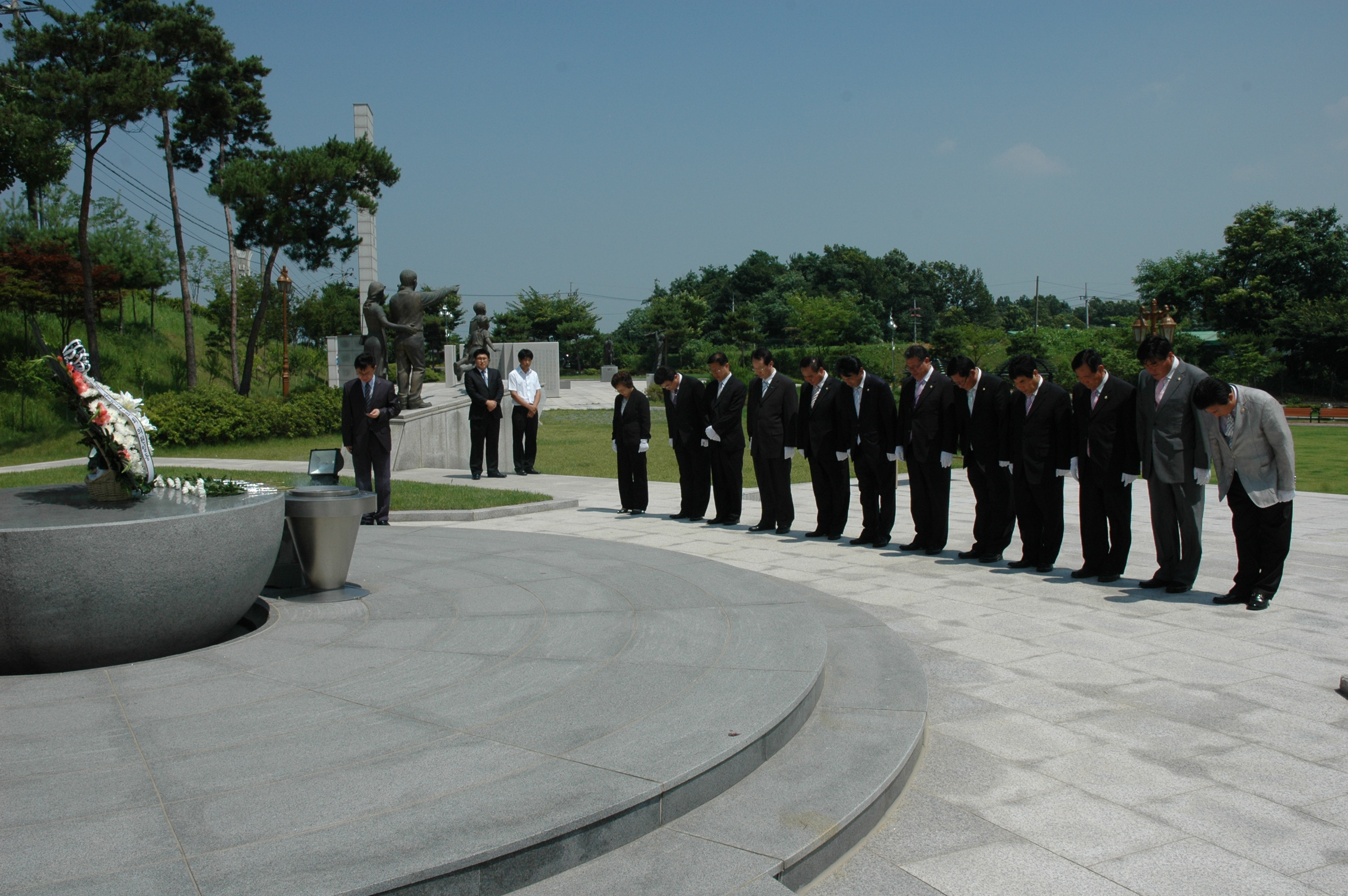 나라사랑공원 참배