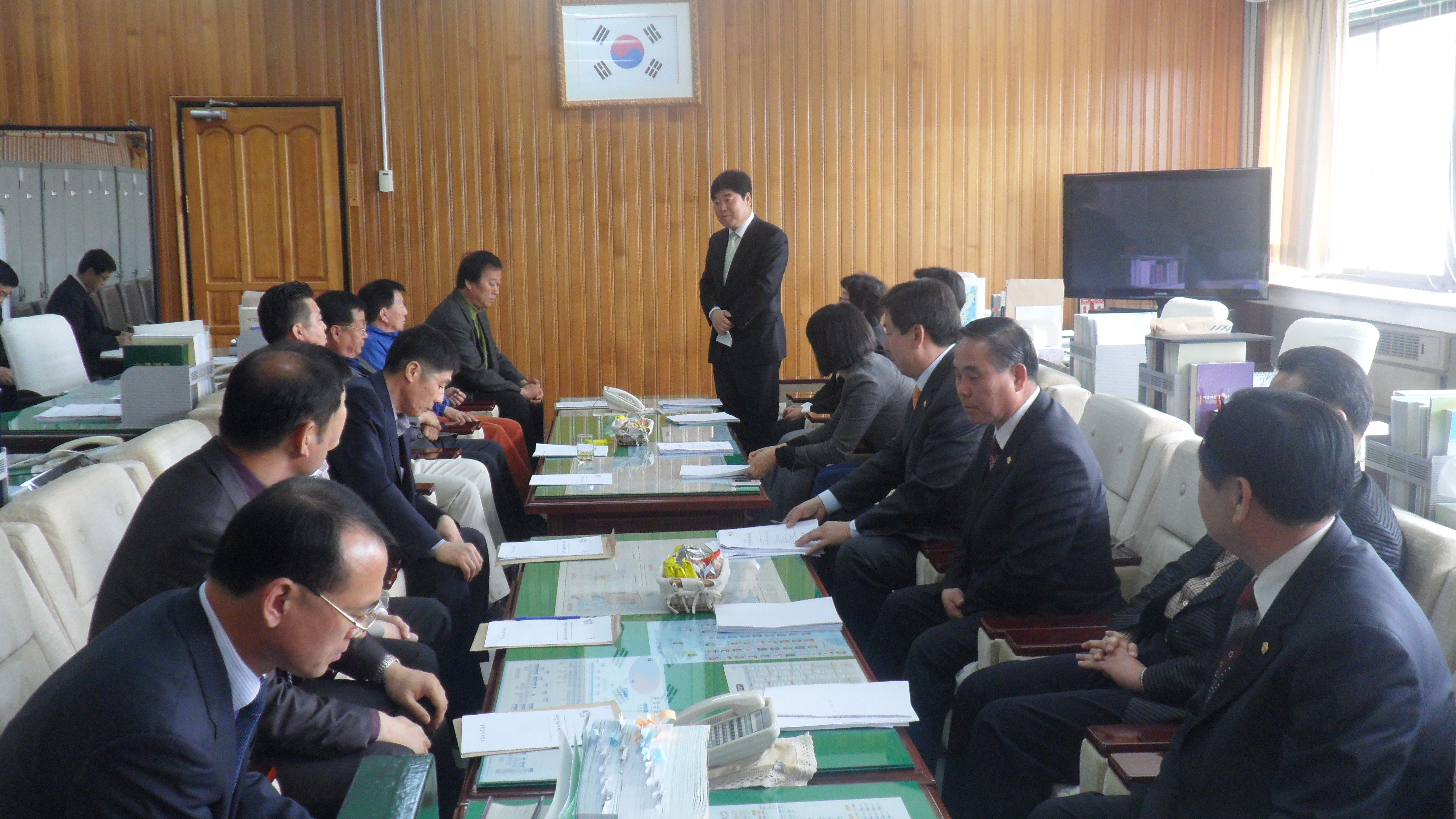 4월중 의원출무일 운영