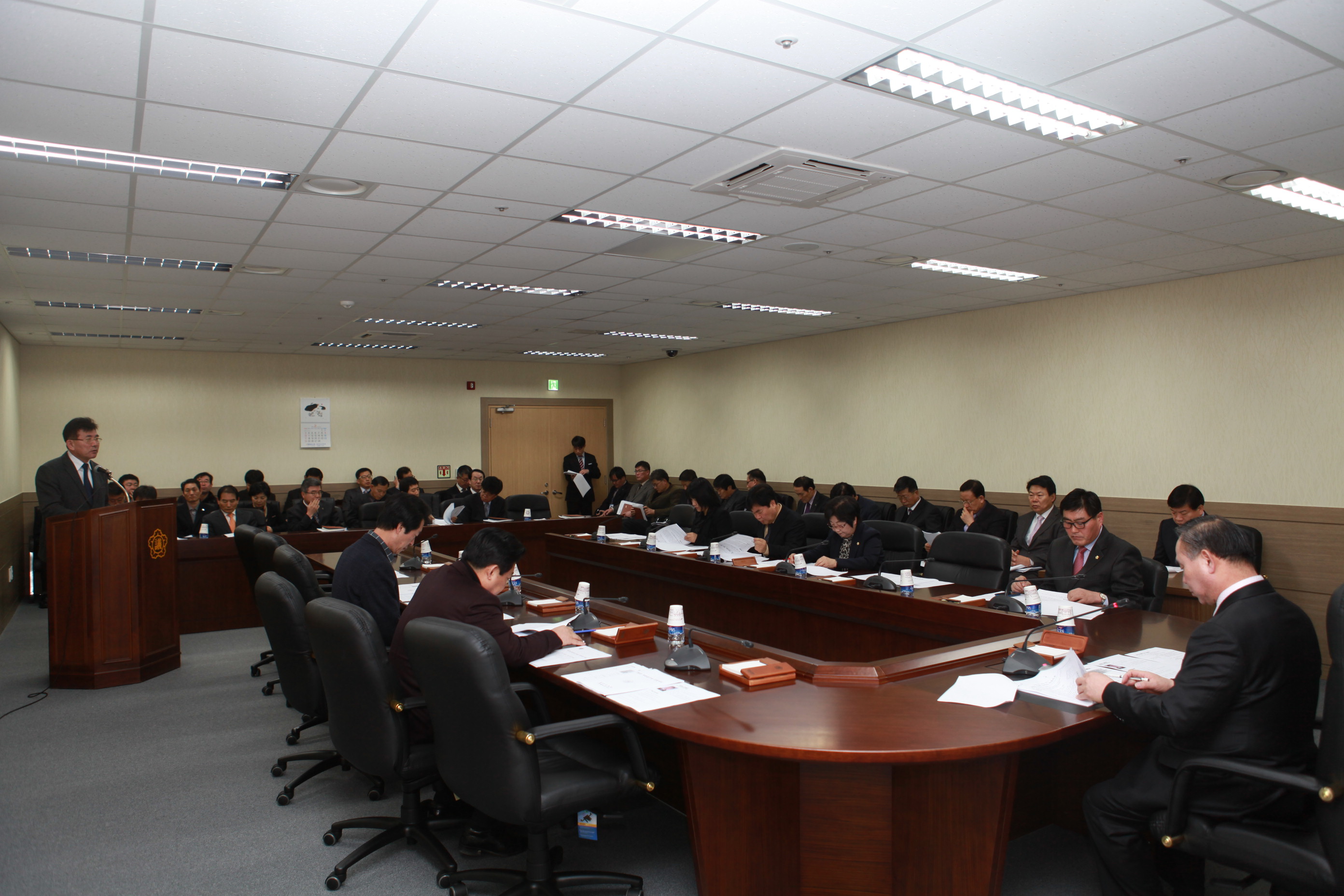 2013년 2월중 의원출무일 운영