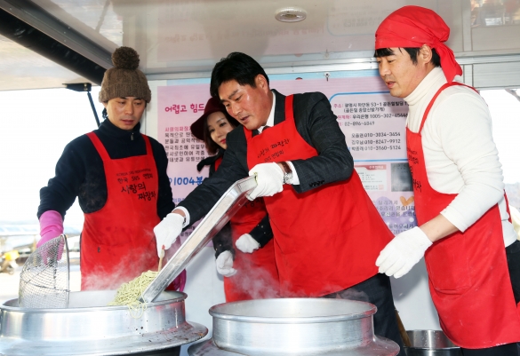 한국 SNS연합회 사랑의 짜장차 봉사활동_1