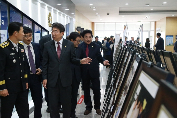 당진시의회 부활 26주년 기념 '의정발자취 사진전'_0