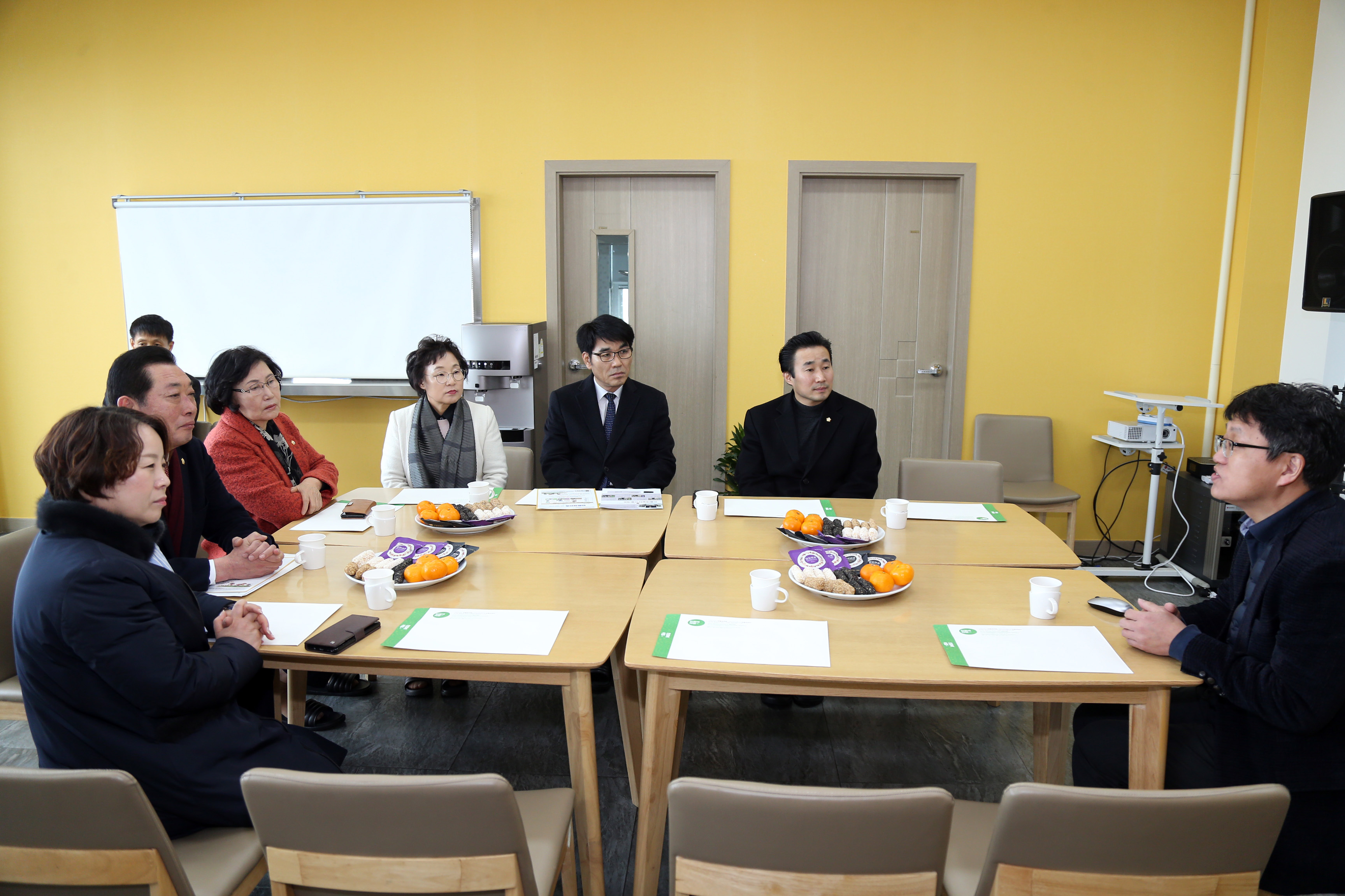 당진시의회, 설맞이 사회복지시설 위문품 전달