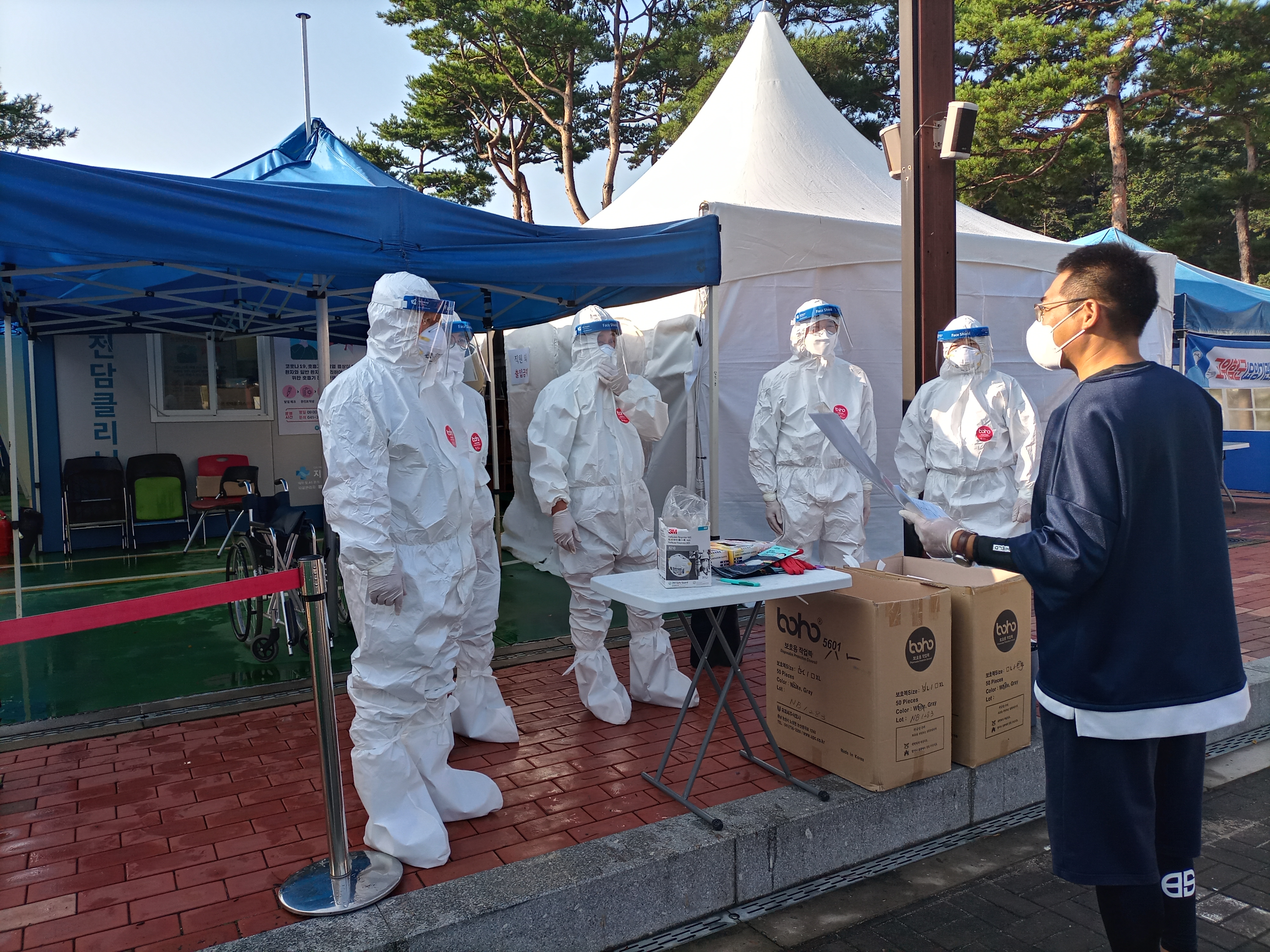 당진시의회, 코로나19 선별진료소 봉사활동에 나서
