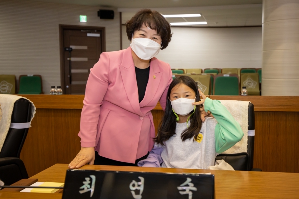 서정초등학교 의회견학 보정_6