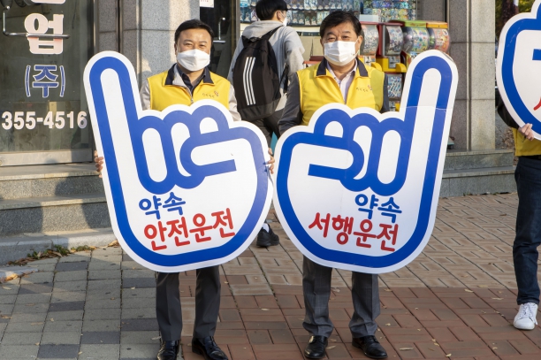 어린이 등굣길 교통안전 캠페인_4