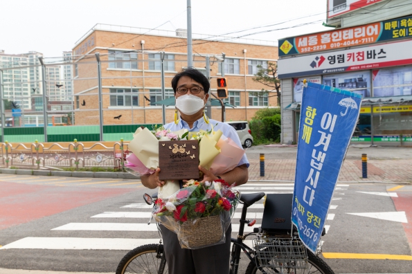 조상연 의원 교통지도 감사퍠 수여(탑동초)_4