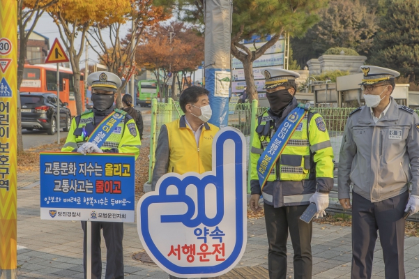 어린이 등굣길 교통안전 캠페인_1
