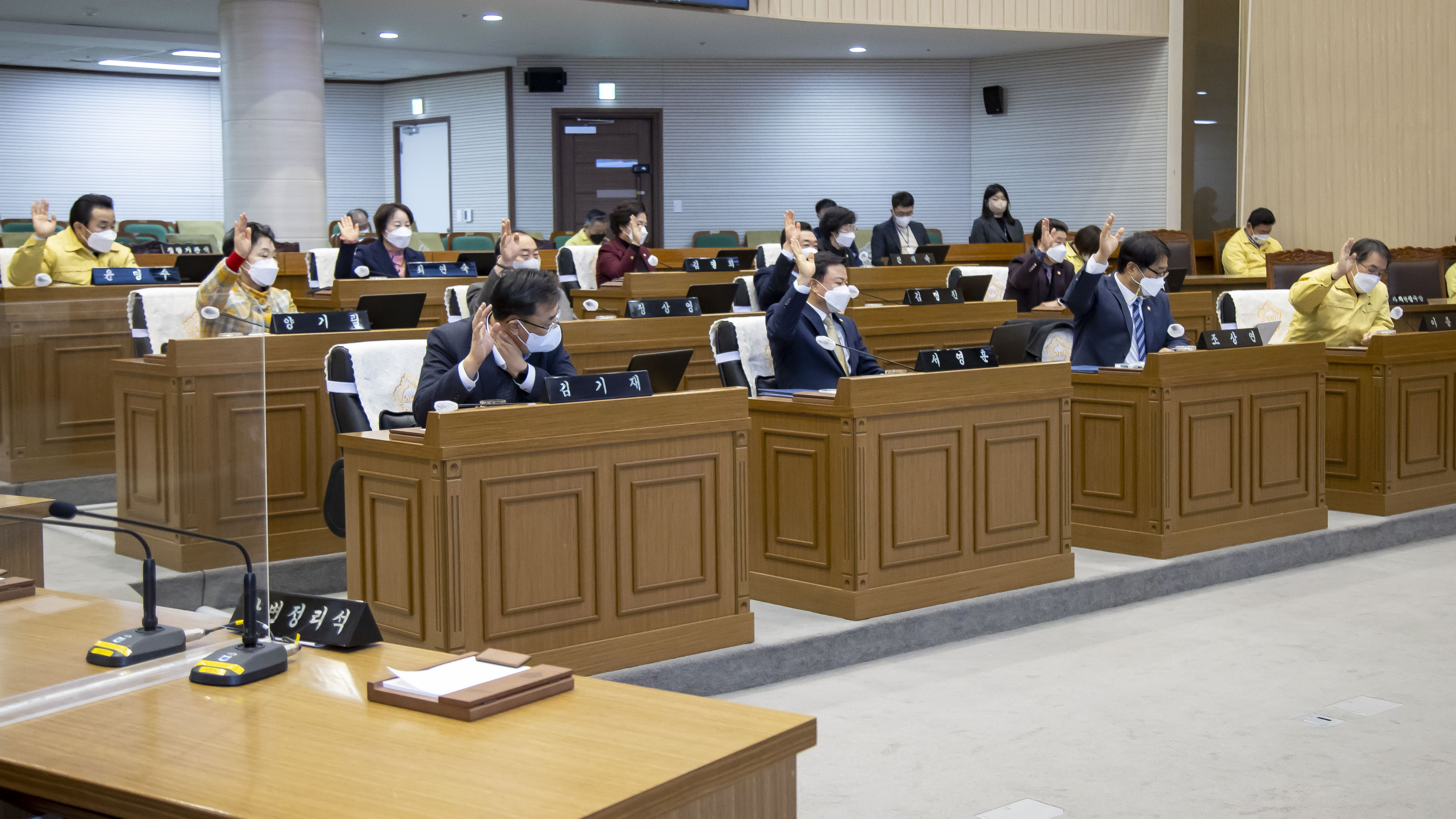 당진시의회, 거수표결방식으로 의결