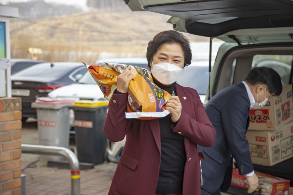 설맞이 관내 복지시설 방문(당진전문요양원)_4