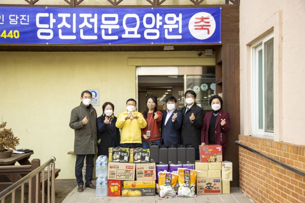 설맞이 관내 복지시설 방문(당진전문요양원)_6