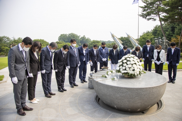 제4대 당진시의회 개원식(나라사랑공원 참배)_0