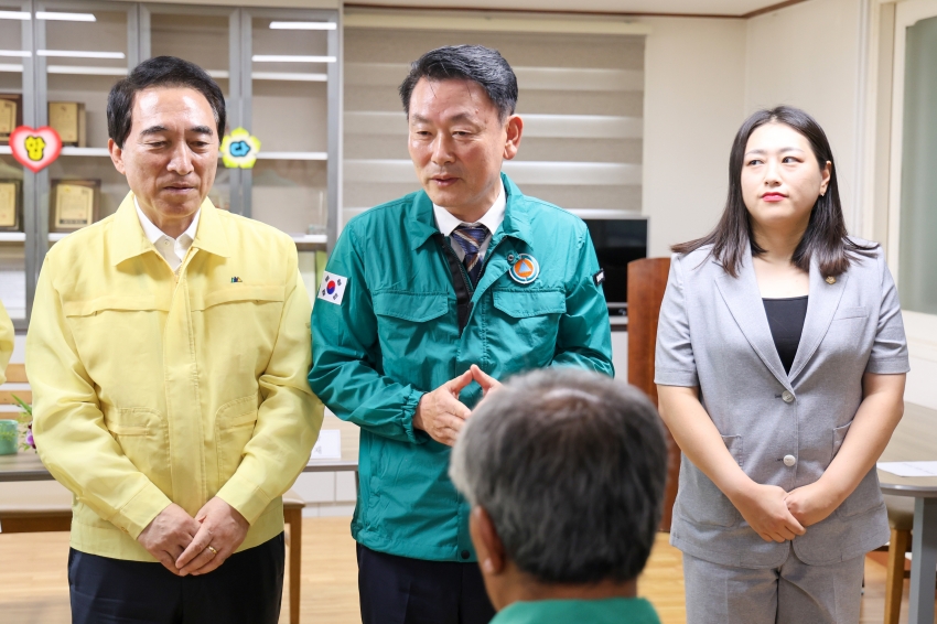 충남도지사 수해대비 용현1통 마을회관 방문_3