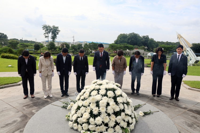 제5대 당진시의회 나라사랑공원 참배_6