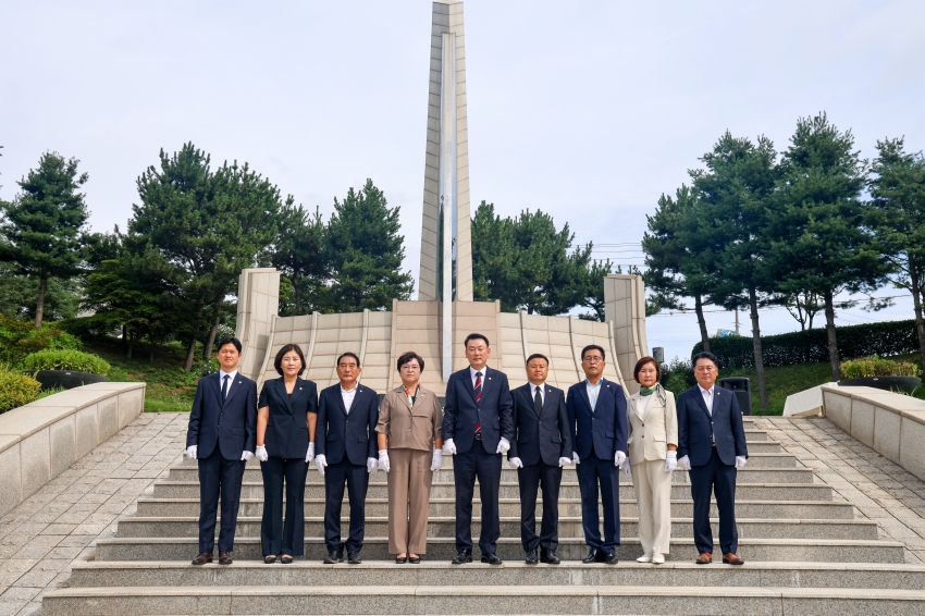제5대 당진시의회 나라사랑공원 참배_7